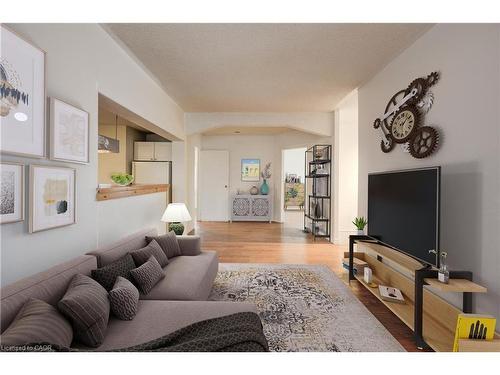 155 Wellington Street N, Kitchener, ON - Indoor Photo Showing Living Room