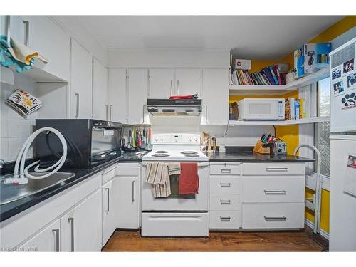 22 Agnes Street, Hamilton, ON - Indoor Photo Showing Kitchen