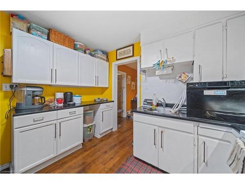 22 Agnes Street, Hamilton, ON - Indoor Photo Showing Kitchen