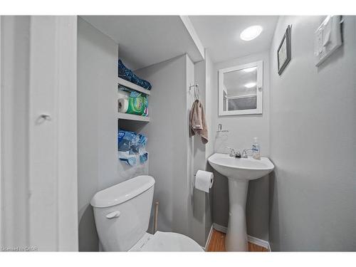 22 Agnes Street, Hamilton, ON - Indoor Photo Showing Bathroom