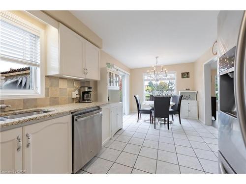 263 Hepburn Crescent, Hamilton, ON - Indoor Photo Showing Kitchen