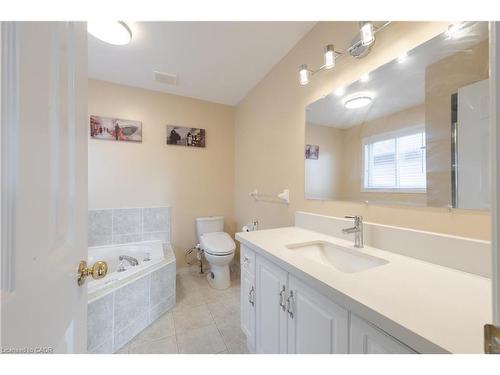 263 Hepburn Crescent, Hamilton, ON - Indoor Photo Showing Bathroom
