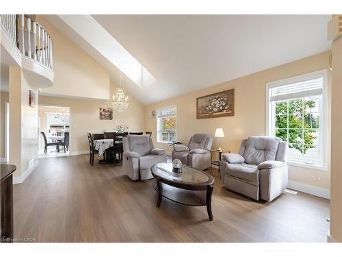 263 Hepburn Crescent, Hamilton, ON - Indoor Photo Showing Living Room