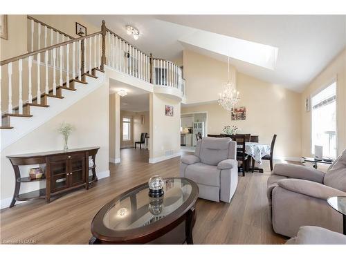 263 Hepburn Crescent, Hamilton, ON - Indoor Photo Showing Living Room