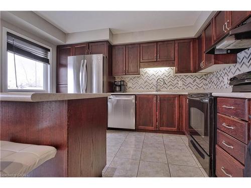 206 Westmeadow Drive, Kitchener, ON - Indoor Photo Showing Kitchen With Stainless Steel Kitchen