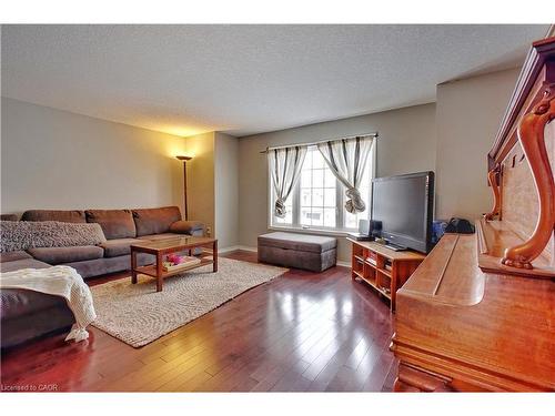 206 Westmeadow Drive, Kitchener, ON - Indoor Photo Showing Living Room