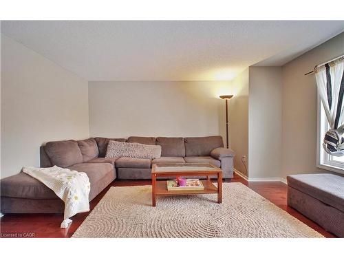 206 Westmeadow Drive, Kitchener, ON - Indoor Photo Showing Living Room