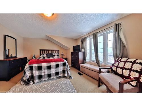 206 Westmeadow Drive, Kitchener, ON - Indoor Photo Showing Bedroom