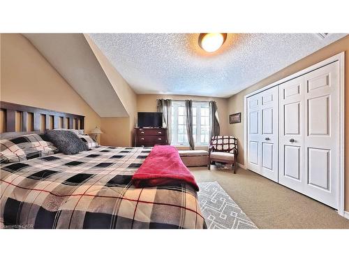 206 Westmeadow Drive, Kitchener, ON - Indoor Photo Showing Bedroom