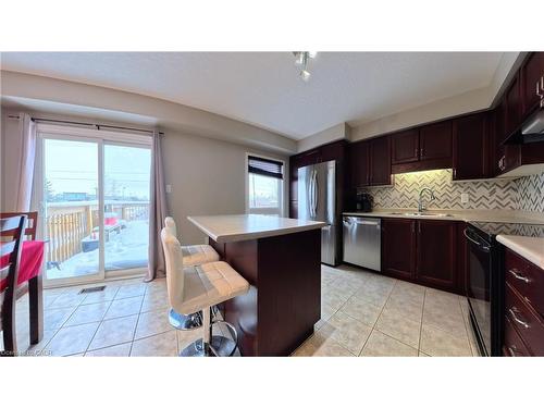 206 Westmeadow Drive, Kitchener, ON - Indoor Photo Showing Kitchen
