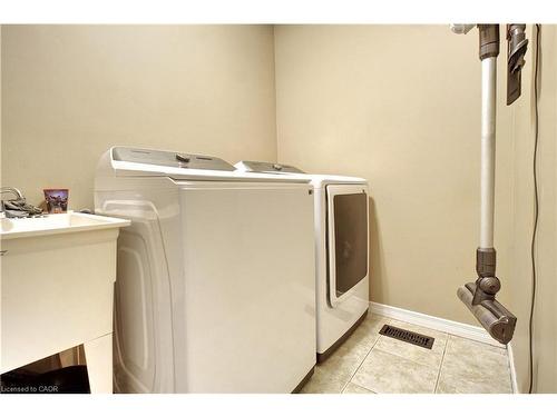 206 Westmeadow Drive, Kitchener, ON - Indoor Photo Showing Laundry Room