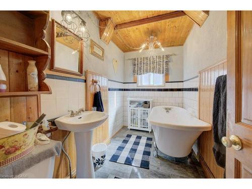 458 Upper Wentworth Street, Hamilton, ON - Indoor Photo Showing Bathroom