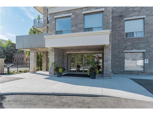 706-223 Erb Street W, Waterloo, ON - Outdoor