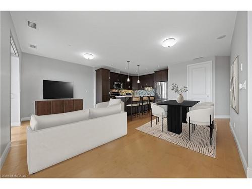 706-223 Erb Street W, Waterloo, ON - Indoor Photo Showing Living Room
