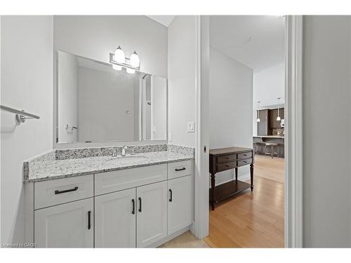 706-223 Erb Street W, Waterloo, ON - Indoor Photo Showing Bathroom