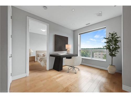706-223 Erb Street W, Waterloo, ON - Indoor Photo Showing Office