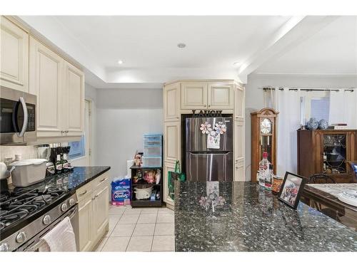 196 Avondale Street, Hamilton, ON - Indoor Photo Showing Kitchen With Upgraded Kitchen