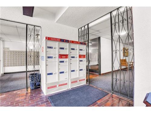 809-225 Harvard Place, Waterloo, ON - Indoor Photo Showing Other Room