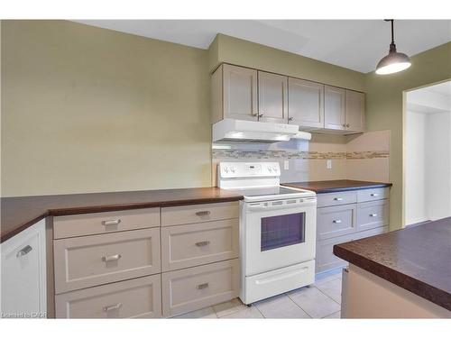 809-225 Harvard Place, Waterloo, ON - Indoor Photo Showing Kitchen
