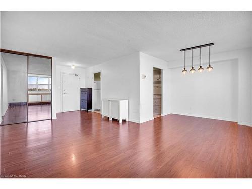 809-225 Harvard Place, Waterloo, ON - Indoor Photo Showing Other Room