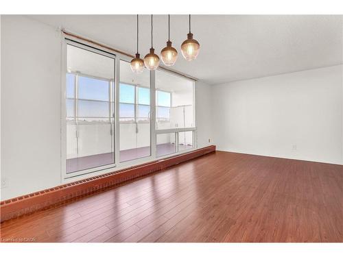 809-225 Harvard Place, Waterloo, ON - Indoor Photo Showing Other Room