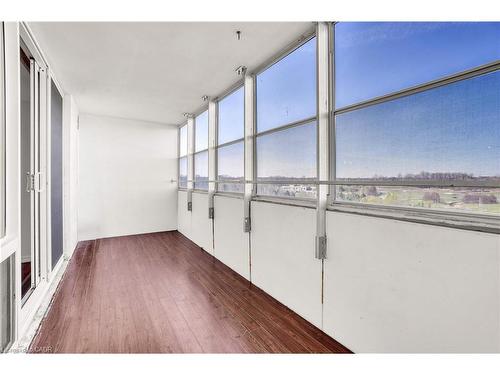 809-225 Harvard Place, Waterloo, ON - Indoor Photo Showing Other Room
