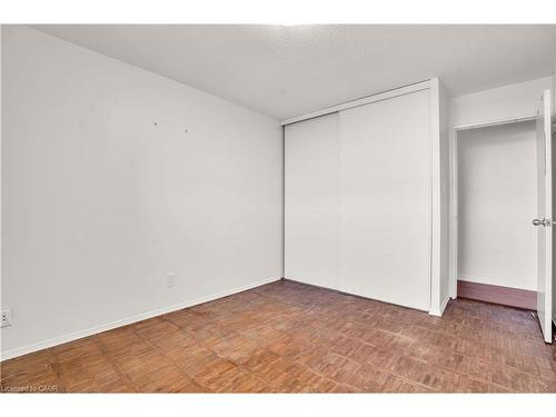 809-225 Harvard Place, Waterloo, ON - Indoor Photo Showing Other Room