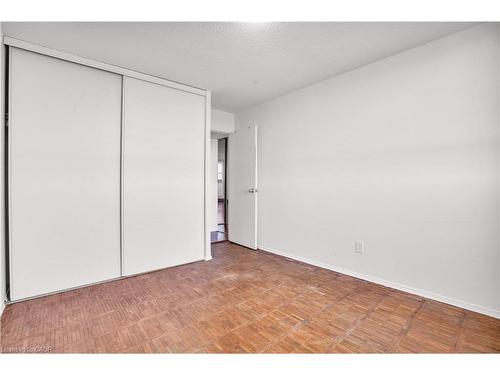 809-225 Harvard Place, Waterloo, ON - Indoor Photo Showing Other Room