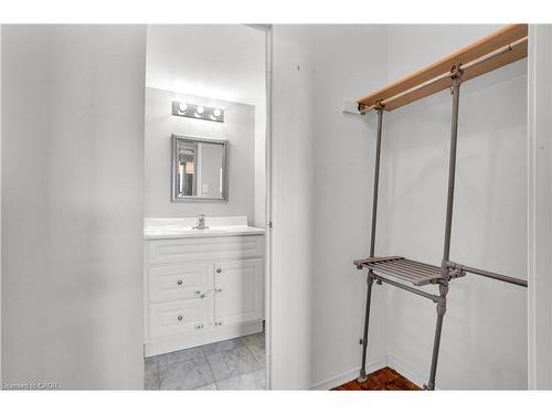 809-225 Harvard Place, Waterloo, ON - Indoor Photo Showing Bathroom