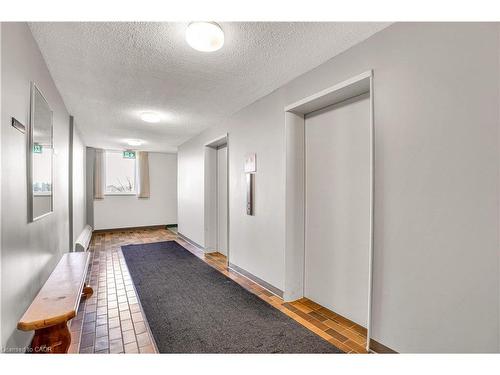 809-225 Harvard Place, Waterloo, ON - Indoor Photo Showing Other Room