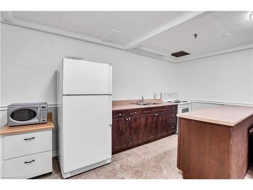 809-225 Harvard Place, Waterloo, ON - Indoor Photo Showing Kitchen With Double Sink
