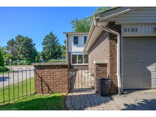 5193 Banting Court, Burlington, ON - Outdoor