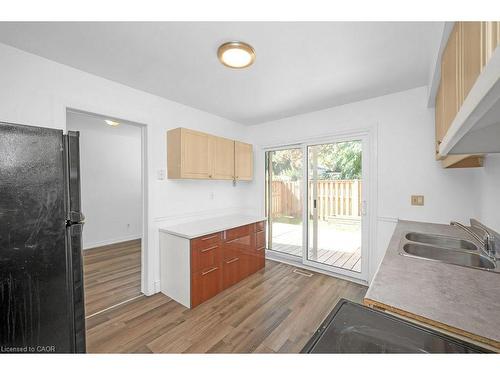 5193 Banting Court, Burlington, ON - Indoor Photo Showing Kitchen With Double Sink