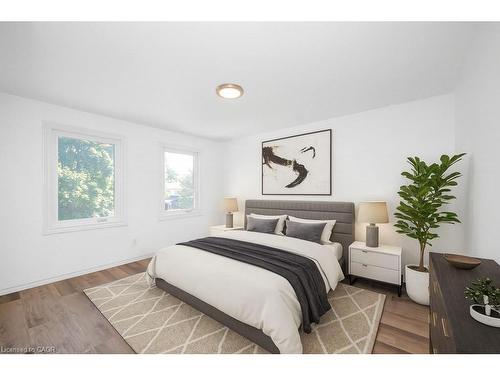 5193 Banting Court, Burlington, ON - Indoor Photo Showing Bedroom