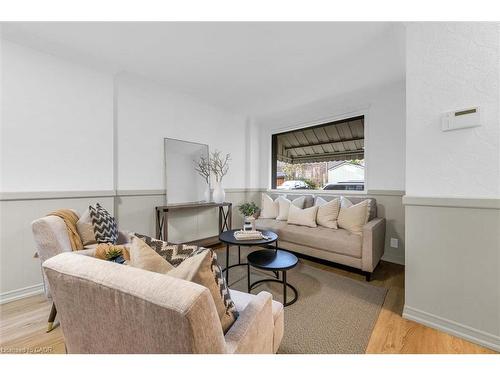 11 Ford Street, Hamilton, ON - Indoor Photo Showing Living Room