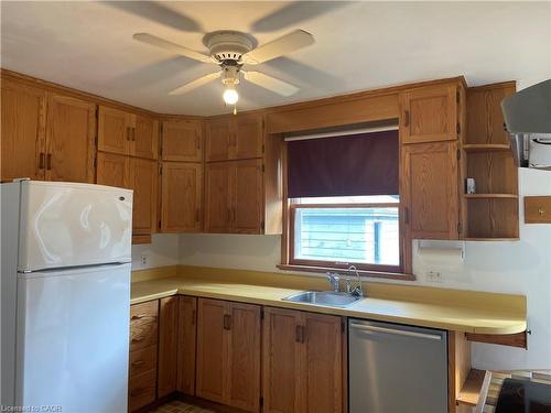 903 Danforth Place, Burlington, ON - Indoor Photo Showing Kitchen