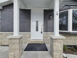 MAIN-4 Markham Crescent  Hamilton, ON L8J 1P1