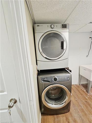 Main-4 Markham Crescent, Hamilton, ON - Indoor Photo Showing Laundry Room