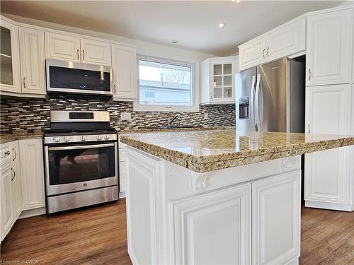 Main-4 Markham Crescent, Hamilton, ON - Indoor Photo Showing Kitchen With Upgraded Kitchen