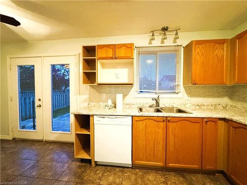 20 Daybreak Drive, London, ON - Indoor Photo Showing Kitchen With Double Sink