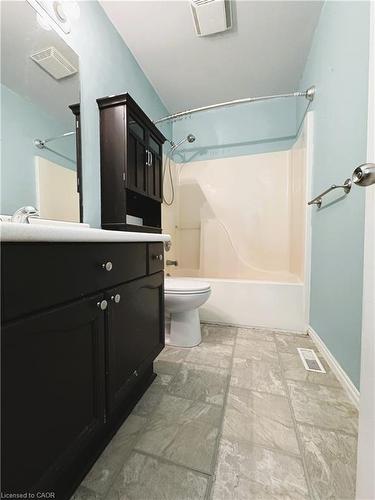 20 Daybreak Drive, London, ON - Indoor Photo Showing Bathroom