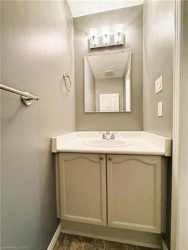 20 Daybreak Drive, London, ON - Indoor Photo Showing Bathroom