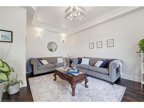 855 Avenue Road, Cambridge, ON - Indoor Photo Showing Living Room