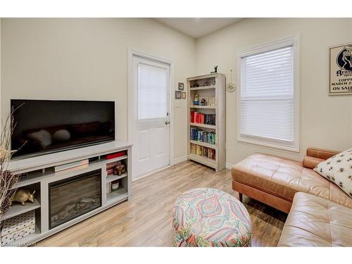 12 Baker Street, Hamilton, ON - Indoor Photo Showing Living Room