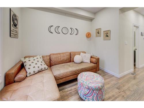 12 Baker Street, Hamilton, ON - Indoor Photo Showing Living Room