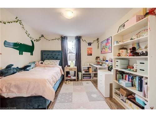 12 Baker Street, Hamilton, ON - Indoor Photo Showing Bedroom