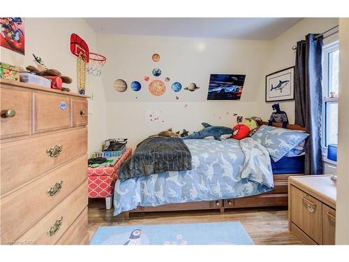 12 Baker Street, Hamilton, ON - Indoor Photo Showing Bedroom