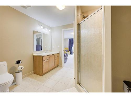 105-165 Duke Street E, Kitchener, ON - Indoor Photo Showing Bathroom