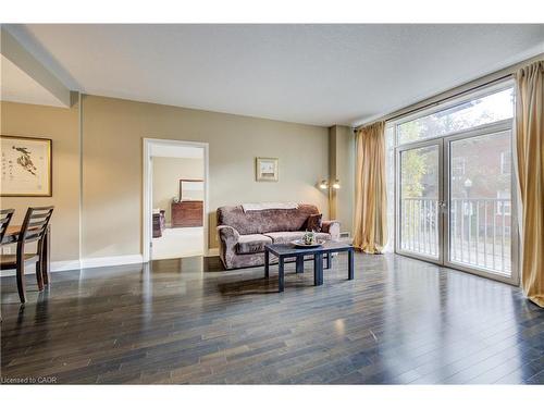105-165 Duke Street E, Kitchener, ON - Indoor Photo Showing Living Room