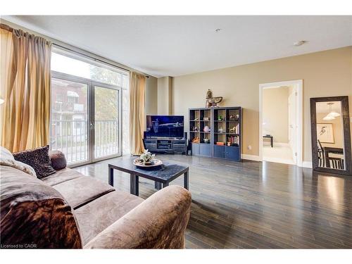 105-165 Duke Street E, Kitchener, ON - Indoor Photo Showing Living Room